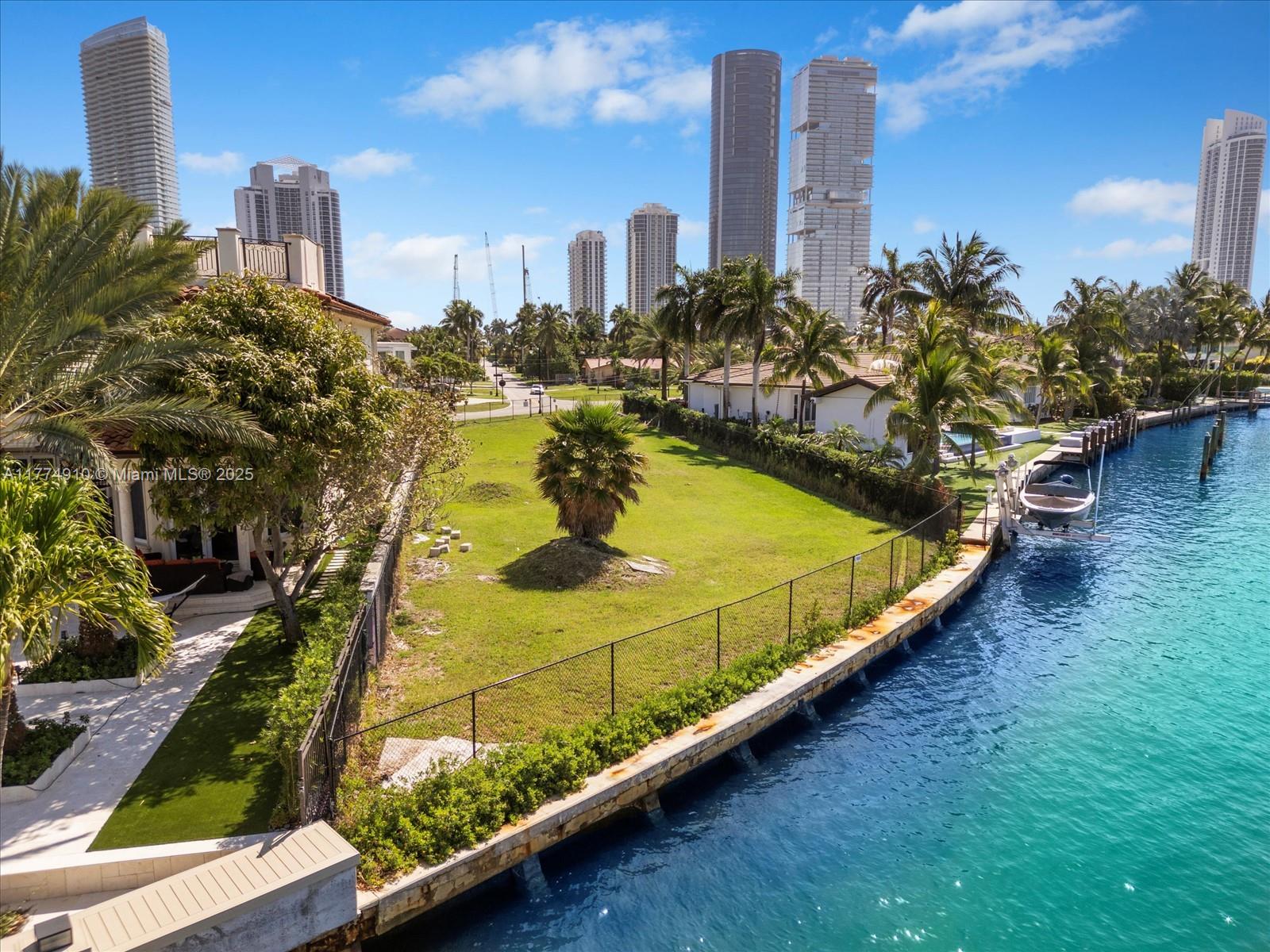 GOLDEN SHORES - Land