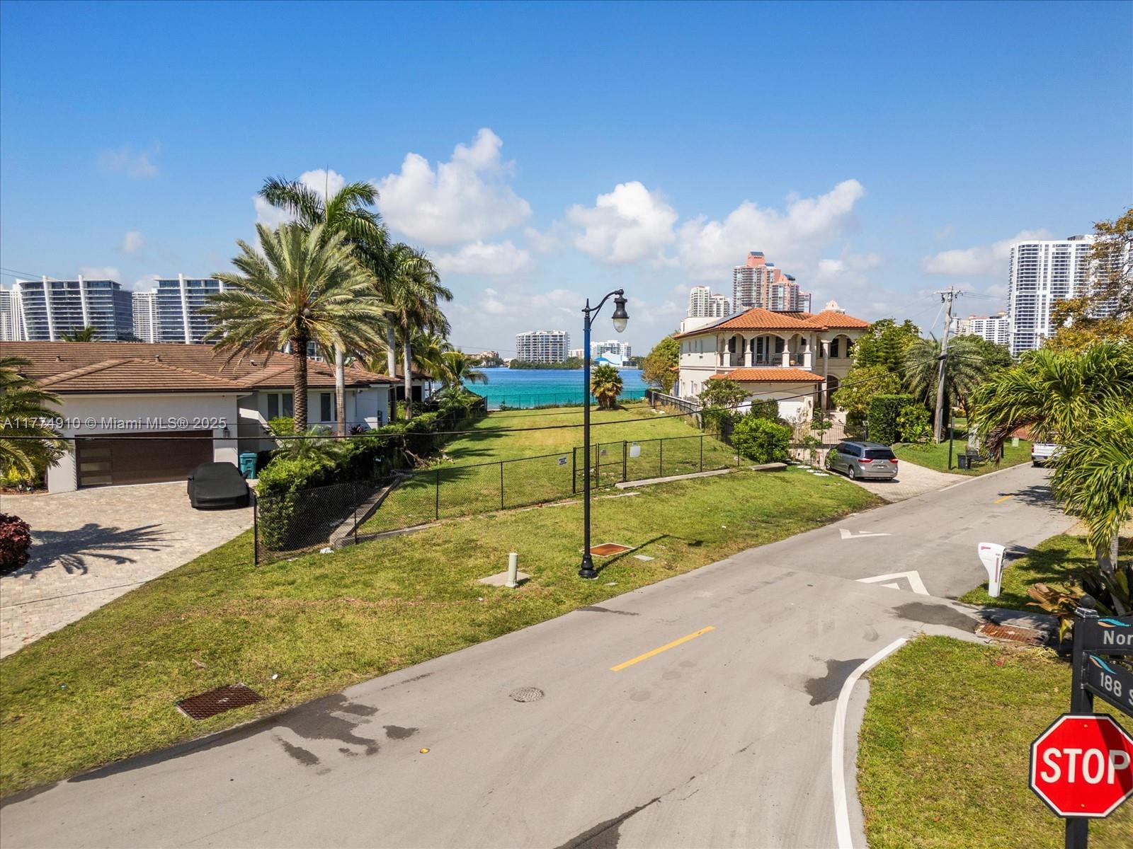 GOLDEN SHORES - Land