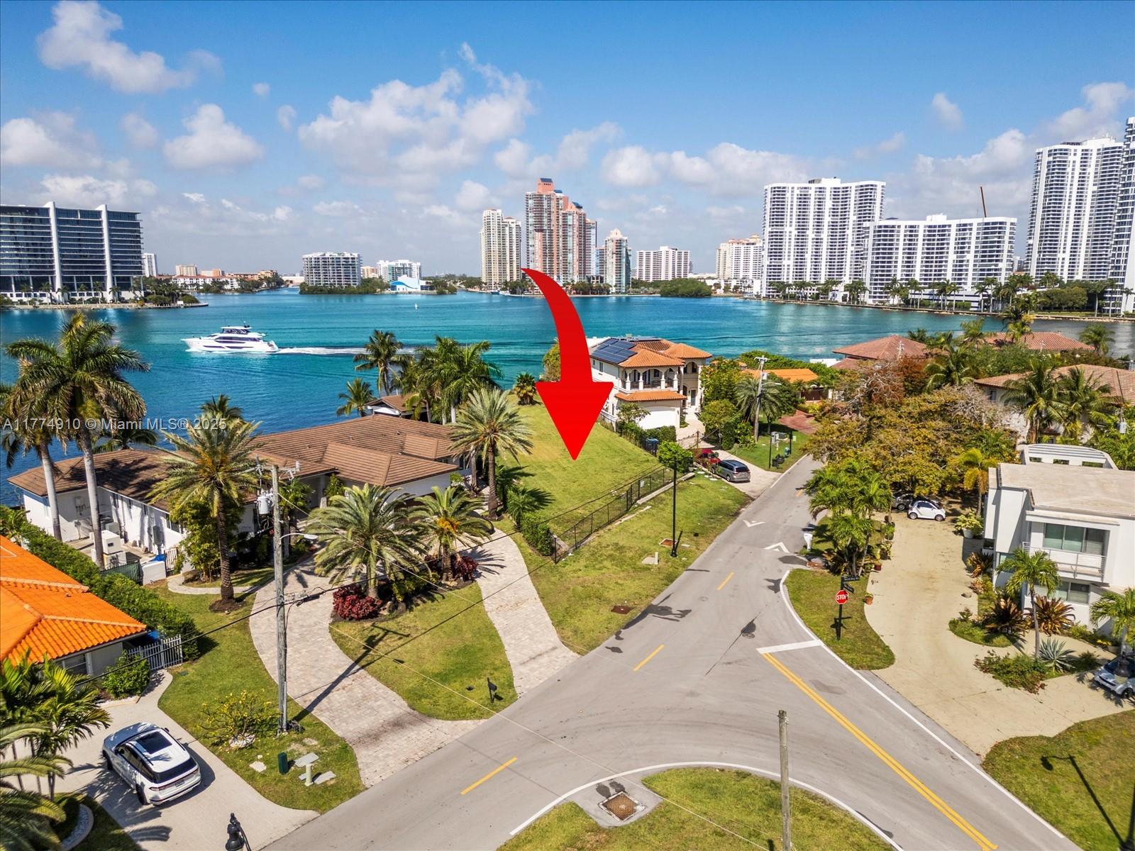 GOLDEN SHORES - Land