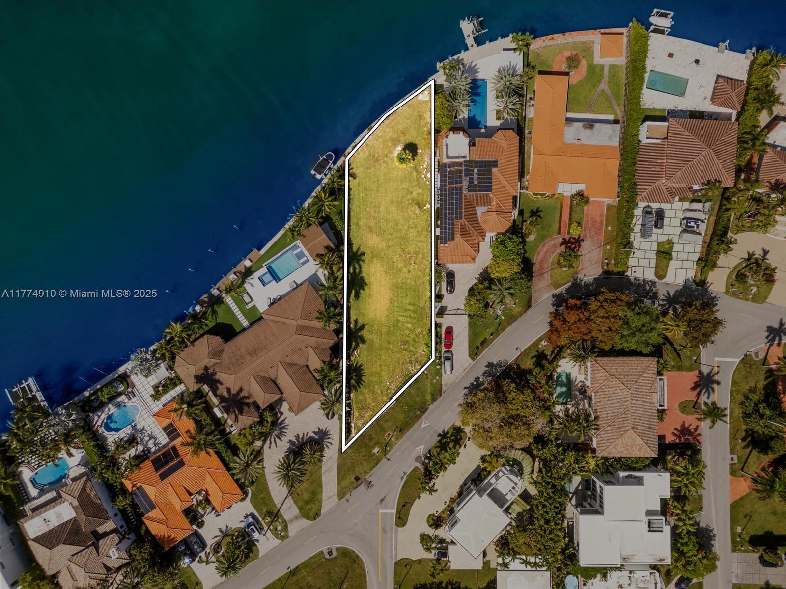 GOLDEN SHORES - Land