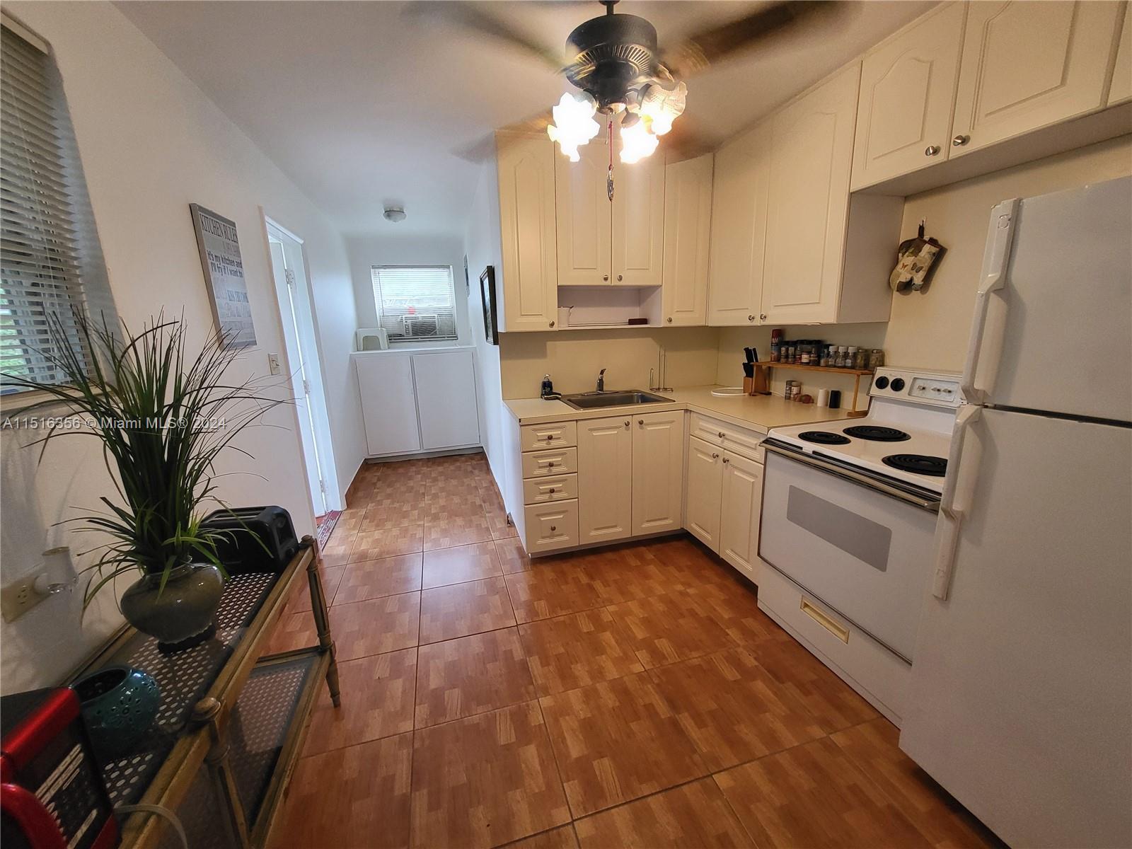 NORTH HOLLYWOOD - Residential Lease