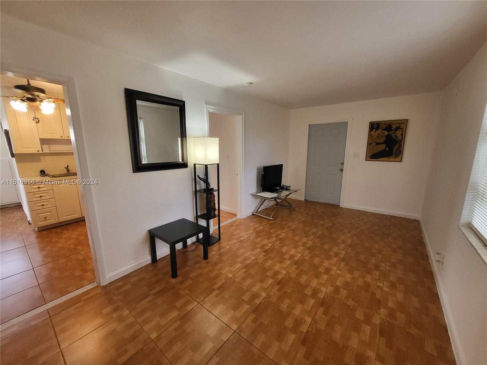 NORTH HOLLYWOOD - Residential Lease