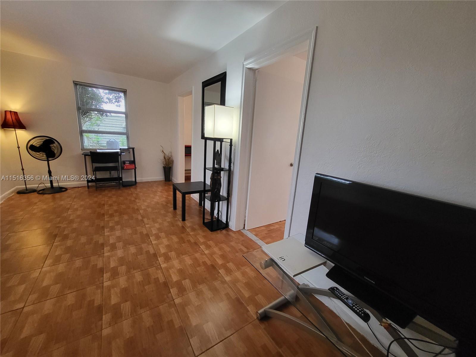 NORTH HOLLYWOOD - Residential Lease