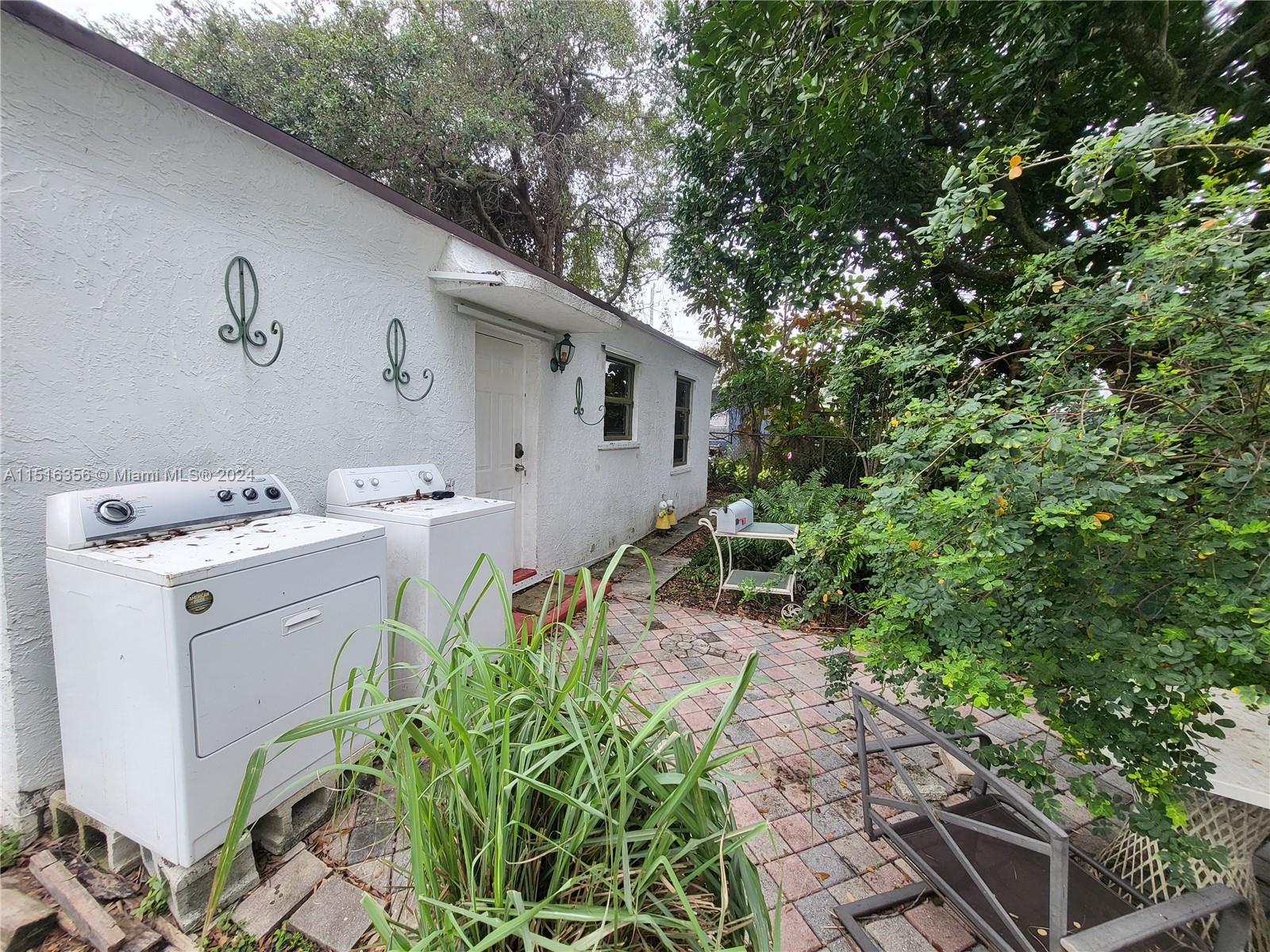 NORTH HOLLYWOOD - Residential Lease