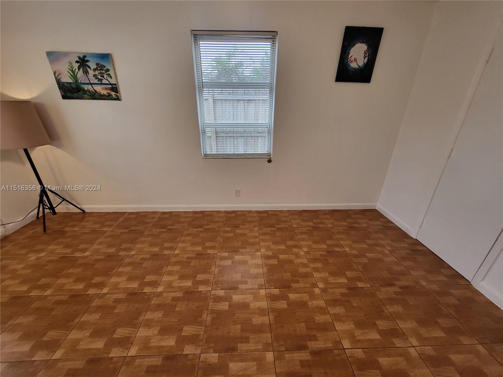 NORTH HOLLYWOOD - Residential Lease