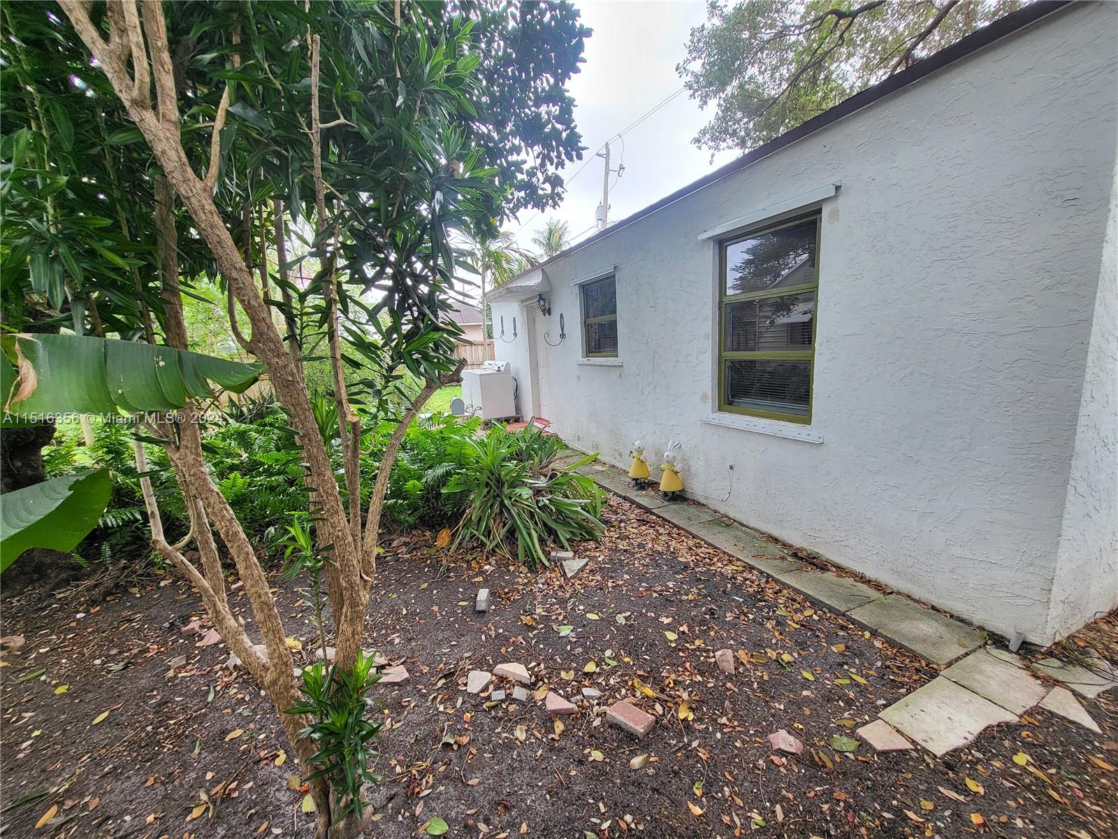 NORTH HOLLYWOOD - Residential Lease