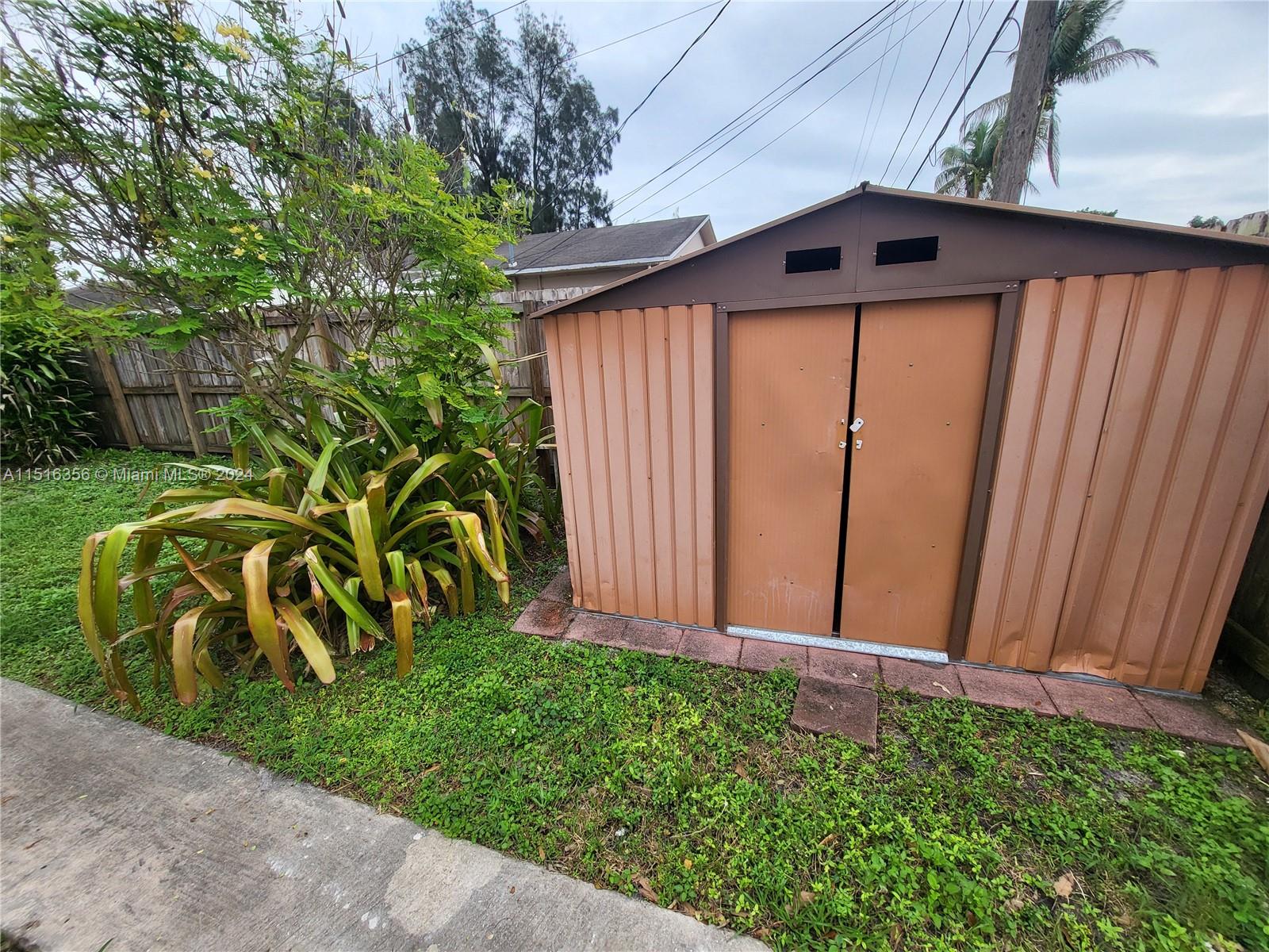 NORTH HOLLYWOOD - Residential Lease