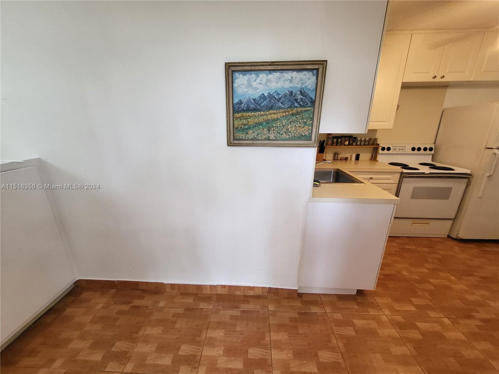 NORTH HOLLYWOOD - Residential Lease