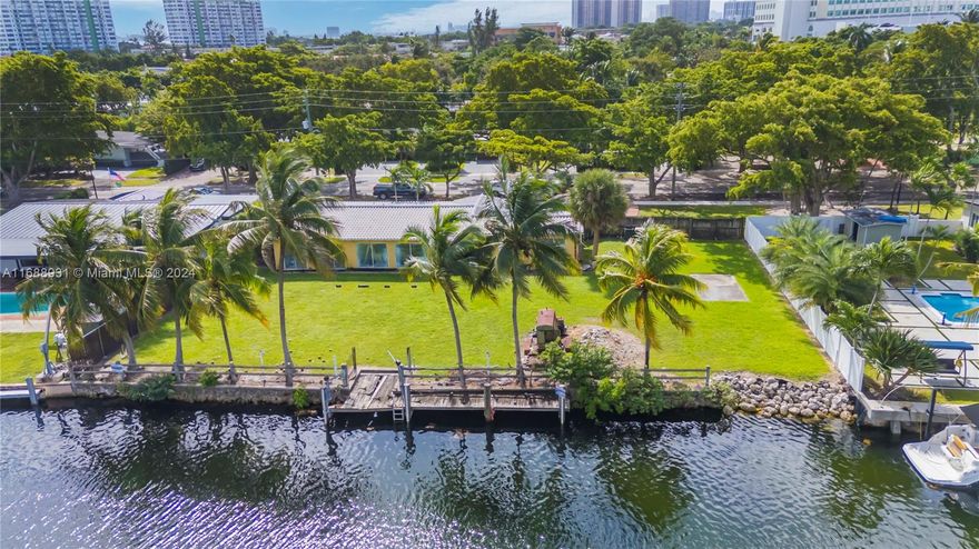 YATCH OWNERS ATTENTION 132' OF FRONTAGE !!!!! HOUSE NEEDS TLC, BETTER CANDIDATE TO TEAR DOWN AND BUILD NEW DUE TO OVERSIZED LOT!
JUST SHY OF 2 BUILDABLE LOTS

OWNER WILL FINANCE WITH 30% DOWN TIME AND TERMS NEG.
