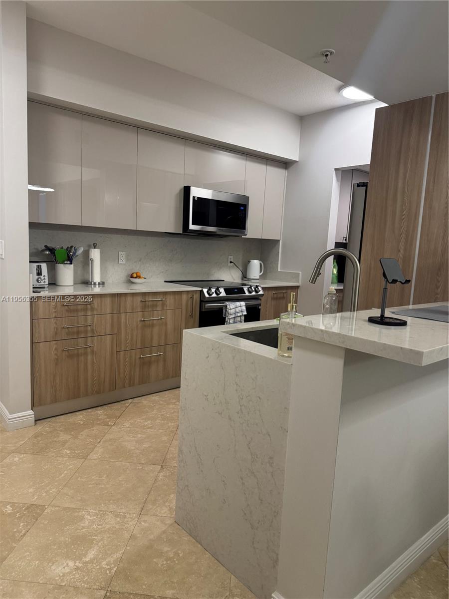 1745 E Hallandale Beach Blvd 2005W