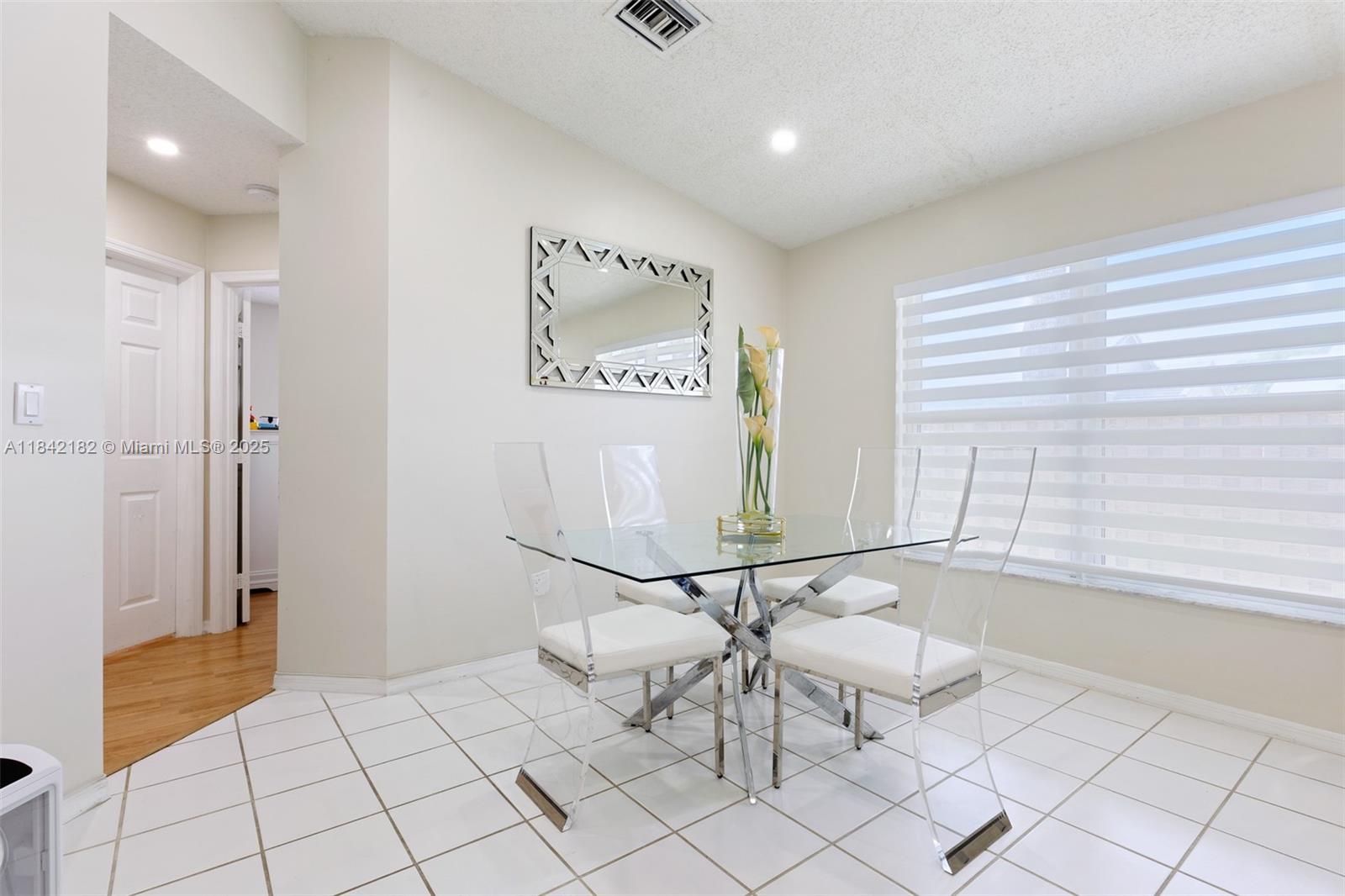 WOODS LAKE - Residential