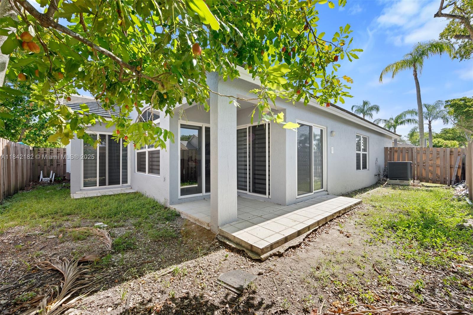 WOODS LAKE - Residential