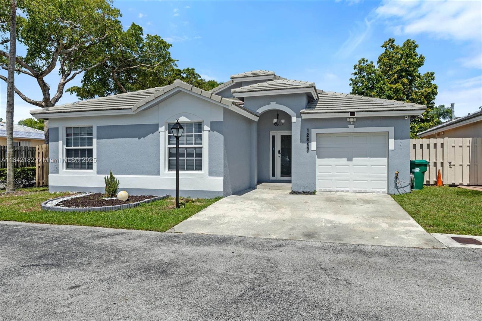 WOODS LAKE - Residential