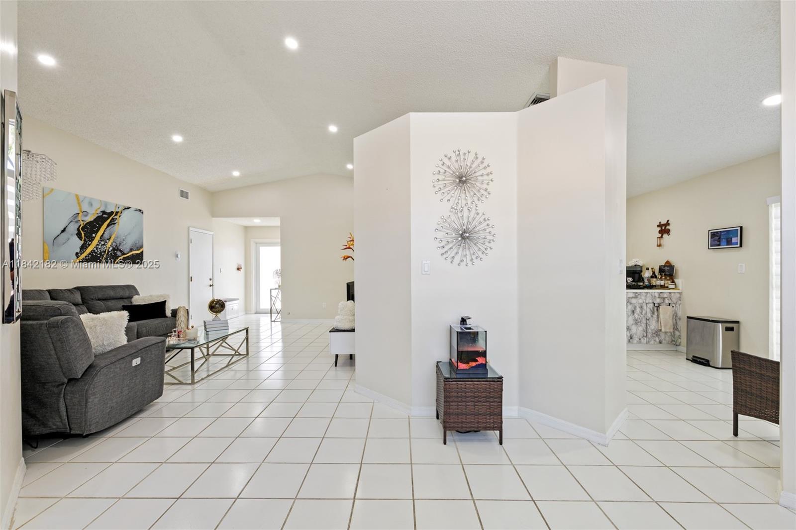 WOODS LAKE - Residential