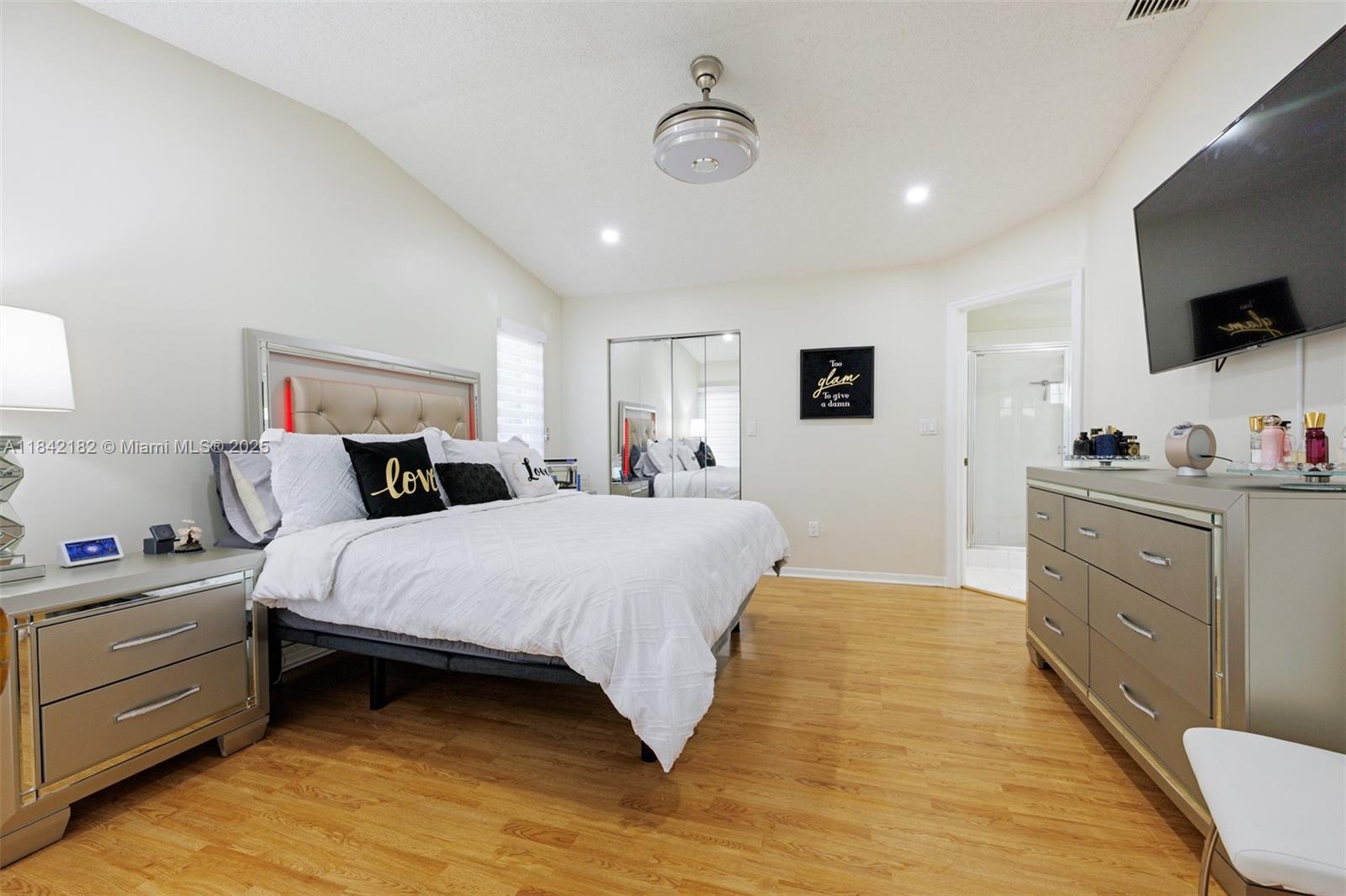 WOODS LAKE - Residential