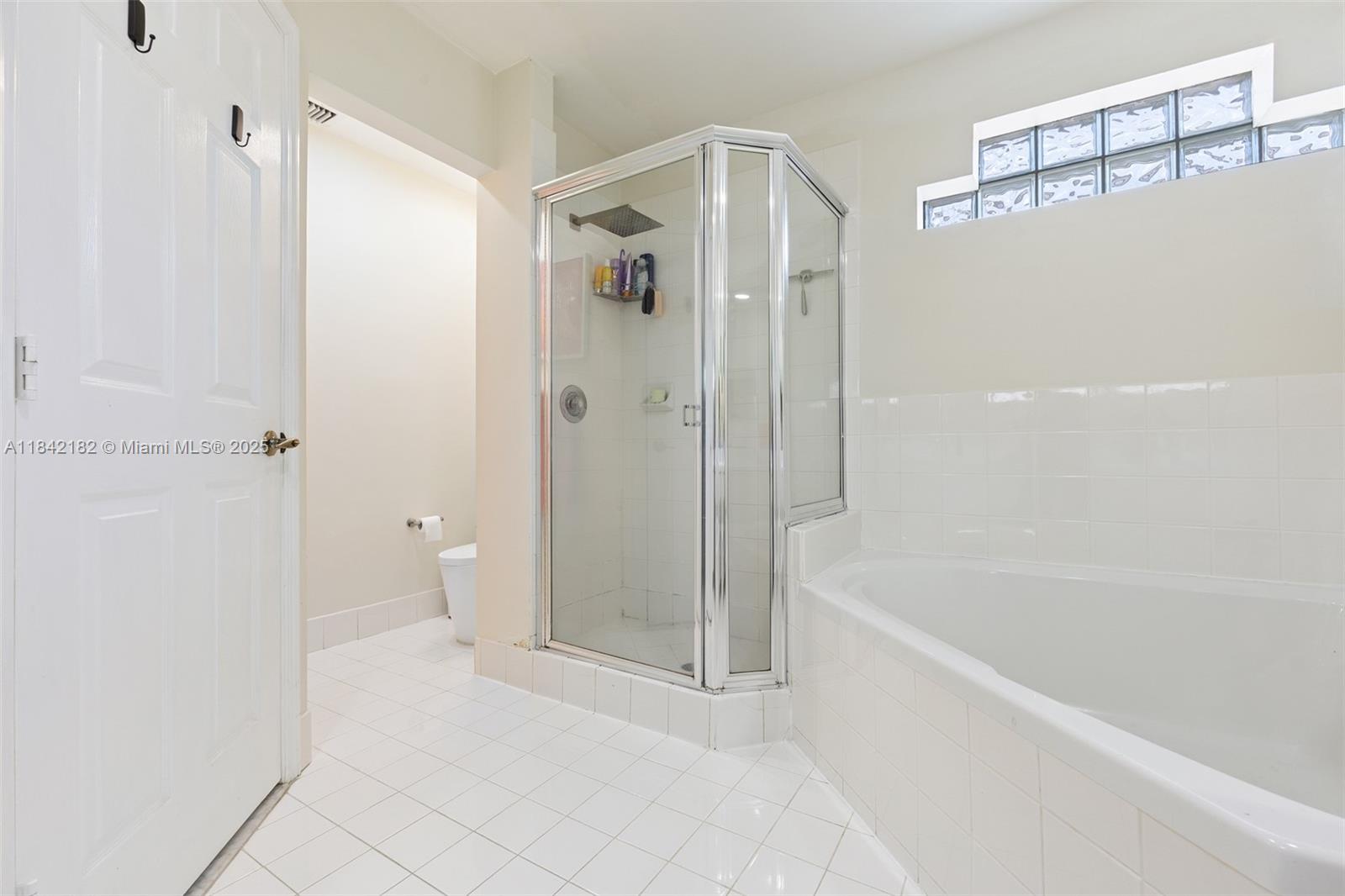 WOODS LAKE - Residential