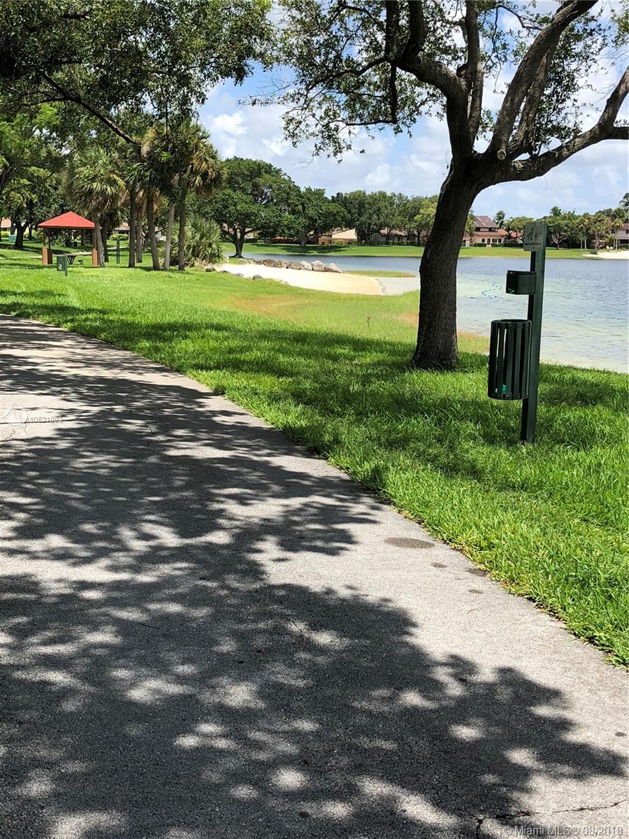 LAKEVIEW AT THE HAMMOCKS - Residential