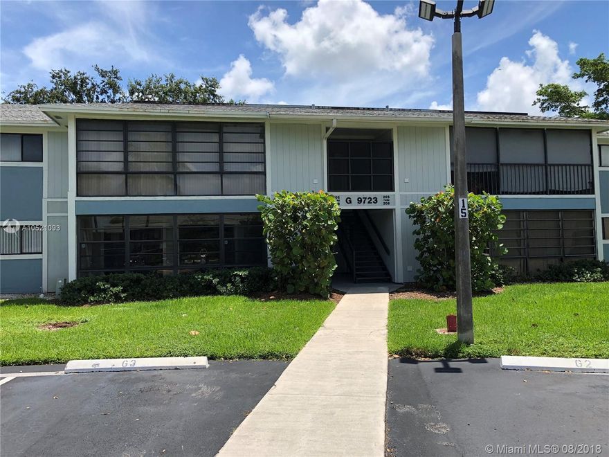 Spacious two bedroom corner unit in the first floor, freshly painted, with a full size washer and dryer, lots of closet space, ample bathroom, master bedroom with two walking closets, open kitchen with granite countertops and stainless steel appliances. Well maintained community with tennis court, pool, club house, bike storage, lake, beach, picnic area, pathways around the lake ideal for jogging, riding bike, walking your pet..