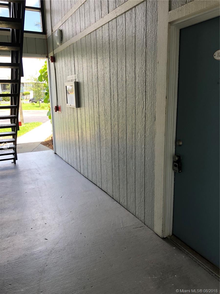 LAKEVIEW AT THE HAMMOCKS - Residential