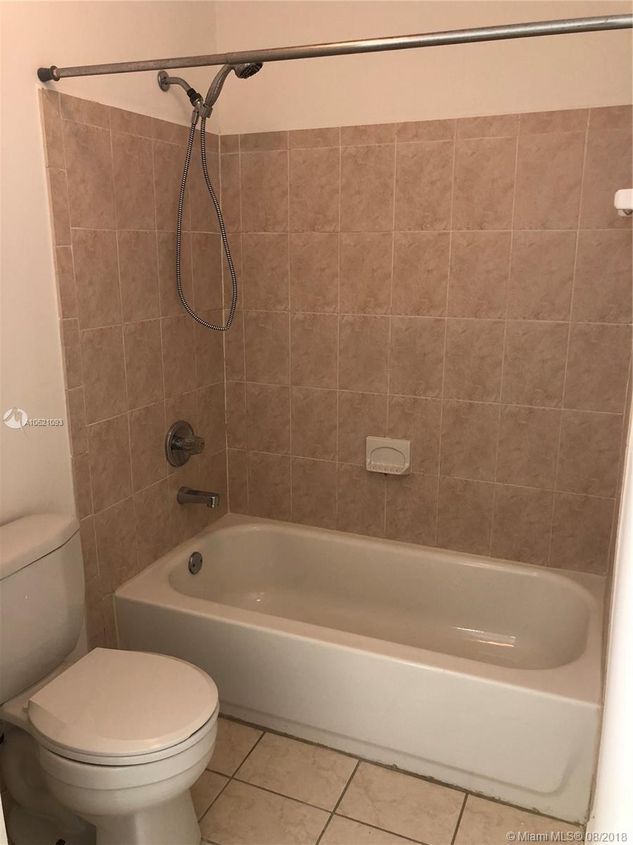 LAKEVIEW AT THE HAMMOCKS - Residential