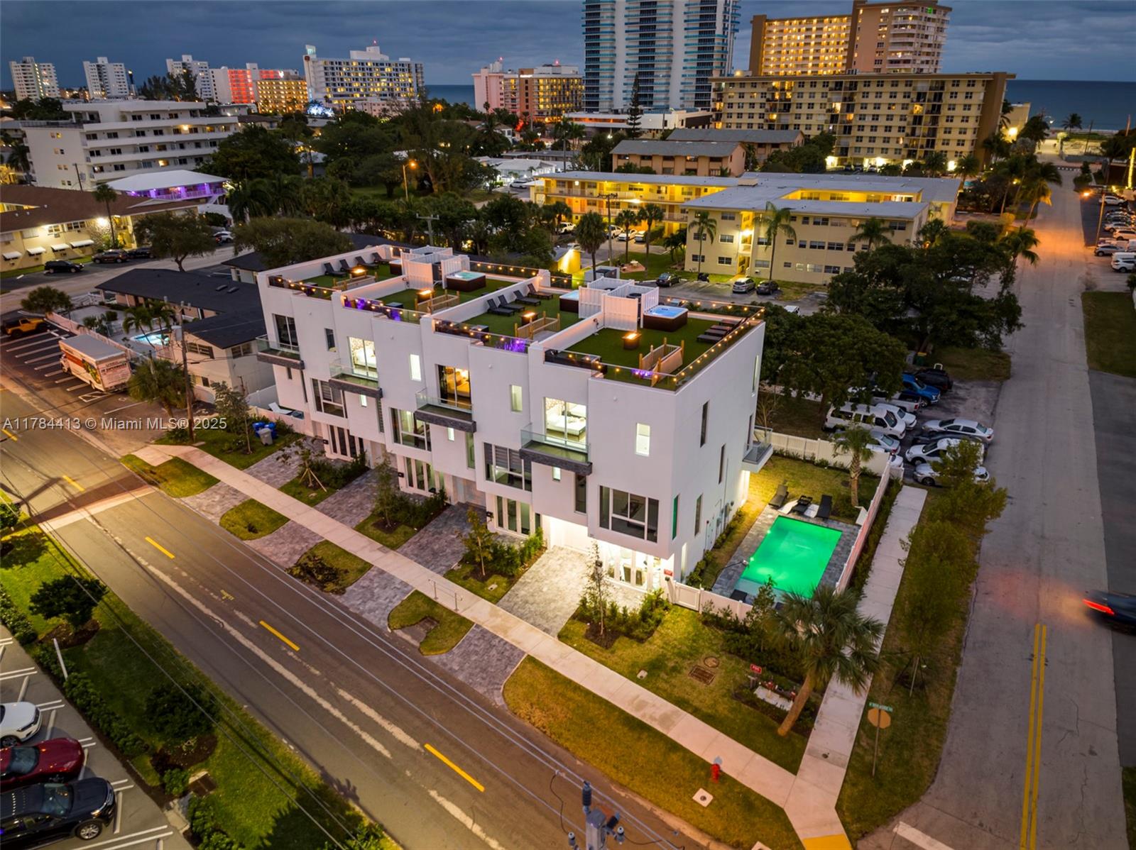 1006 N Riverside Dr, Pompano Beach, Broward County, Florida - 5 Bedrooms  
4 Bathrooms - 