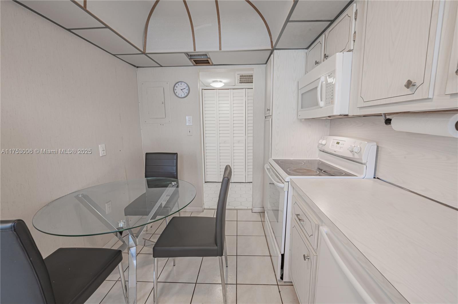 WATERGATE CONDOMINIUM - Residential