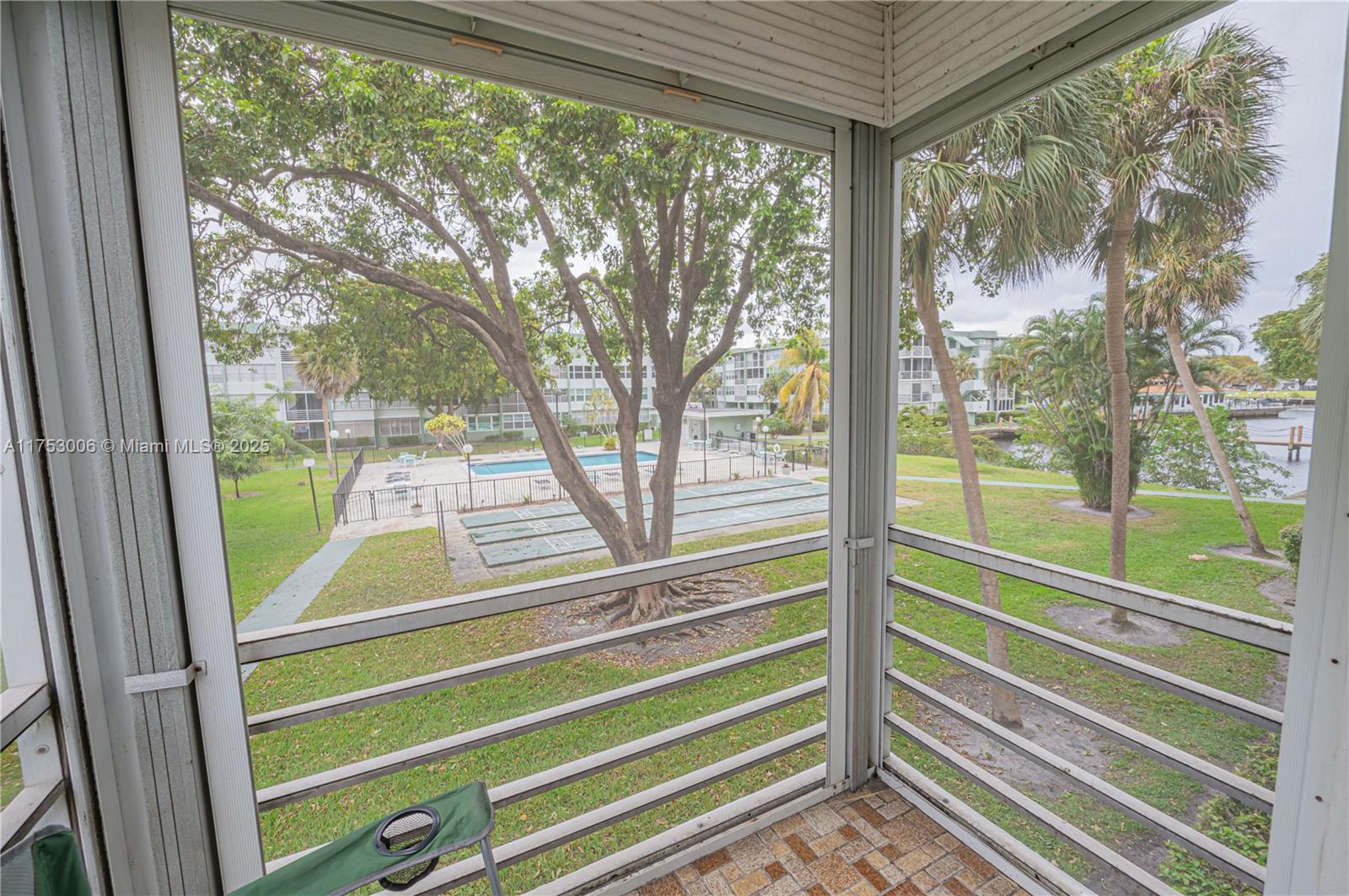 WATERGATE CONDOMINIUM - Residential