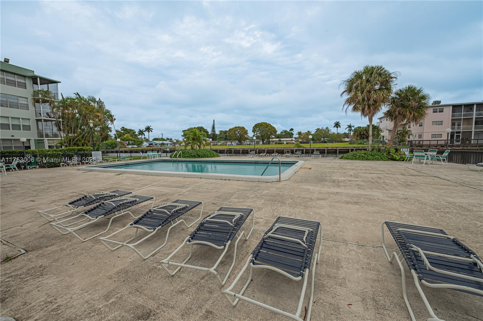 WATERGATE CONDOMINIUM - Residential