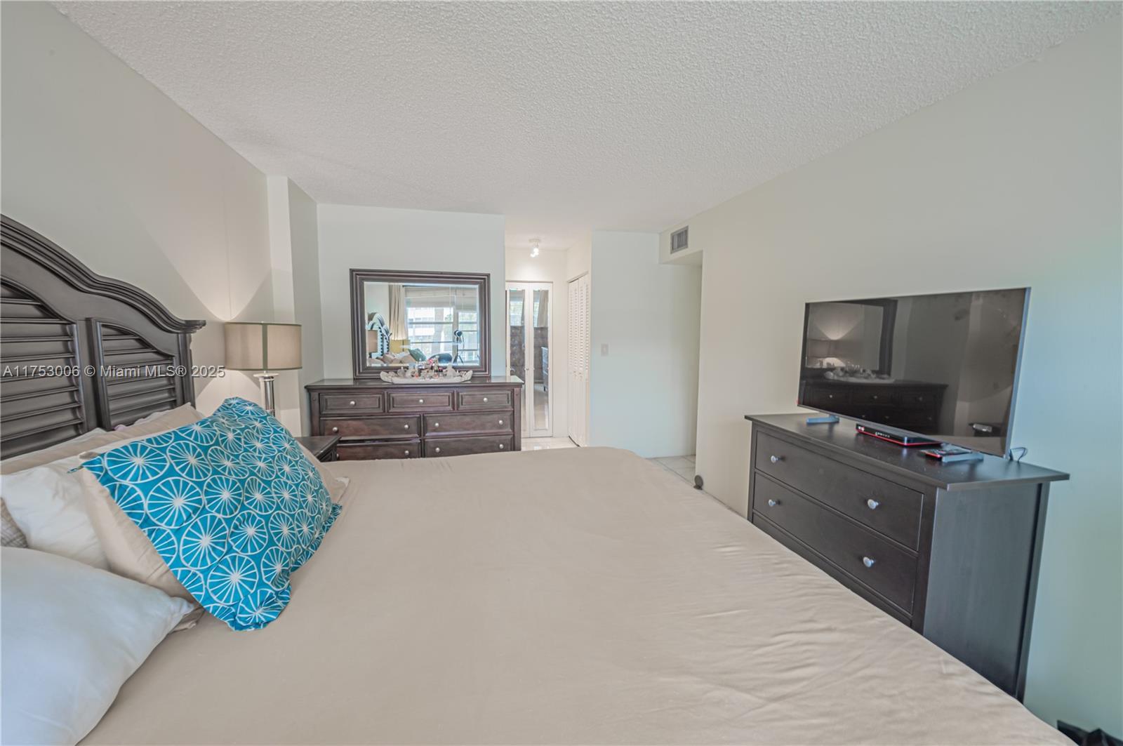 WATERGATE CONDOMINIUM - Residential