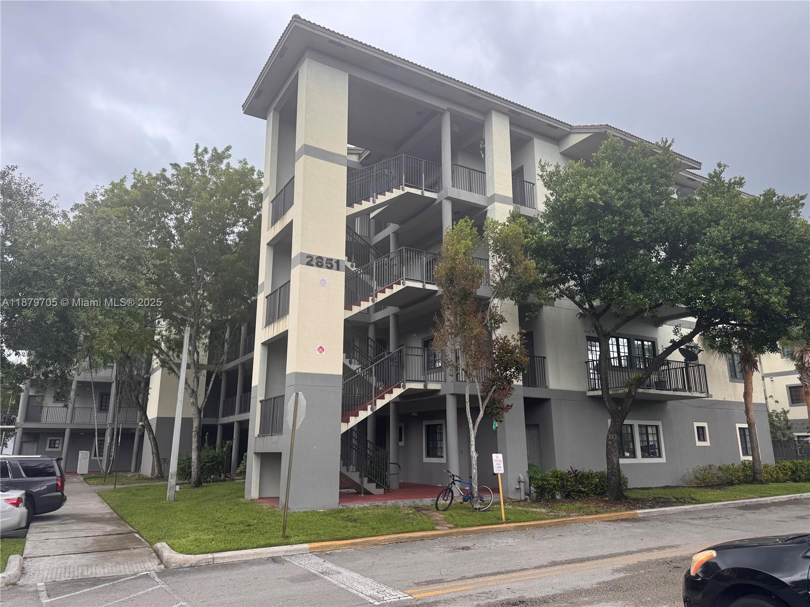 RIVERSIDE VILLAS AT - Residential Lease