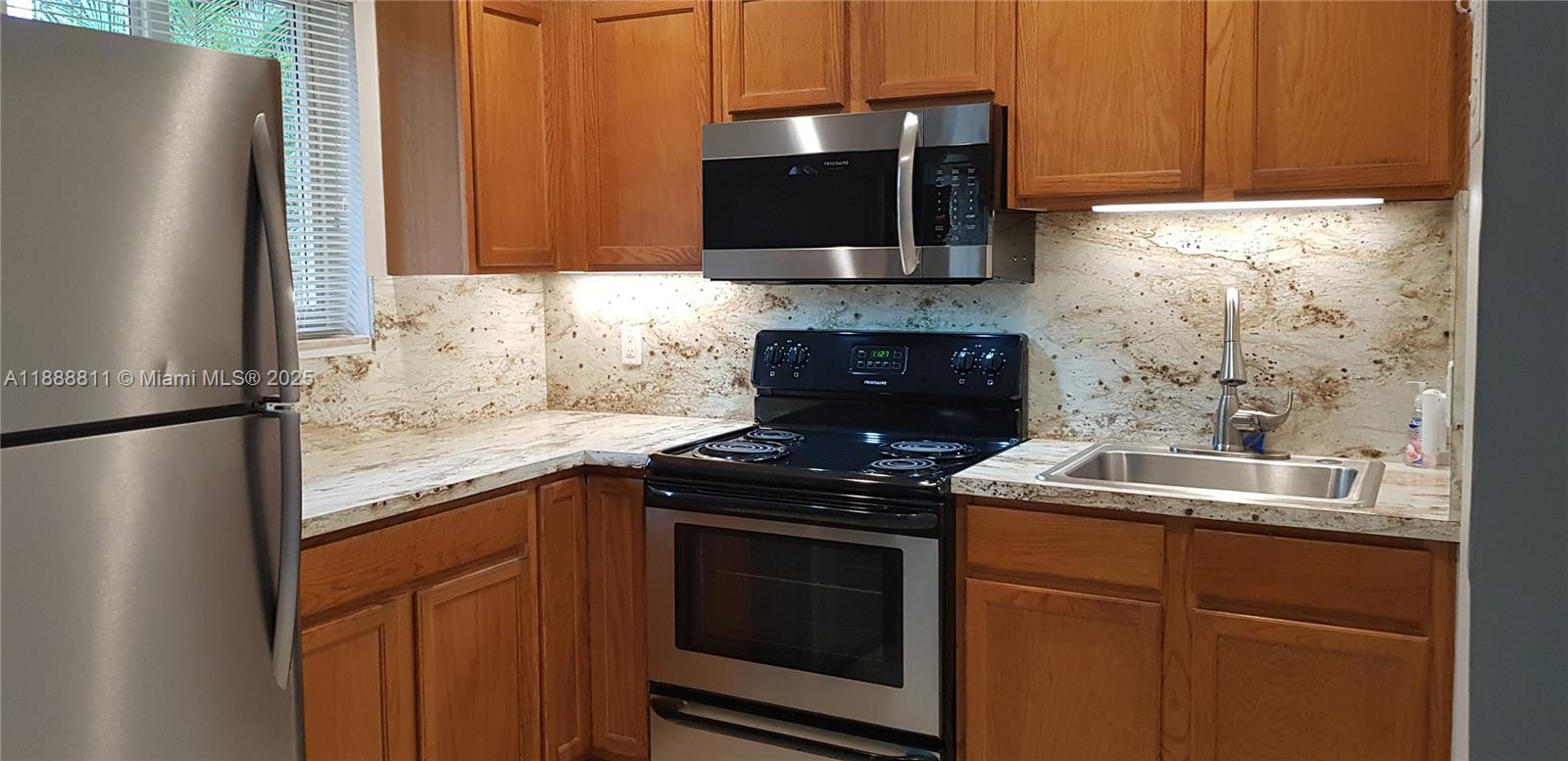 HEMINGWAY ON TEQUESTA CON - Residential Lease