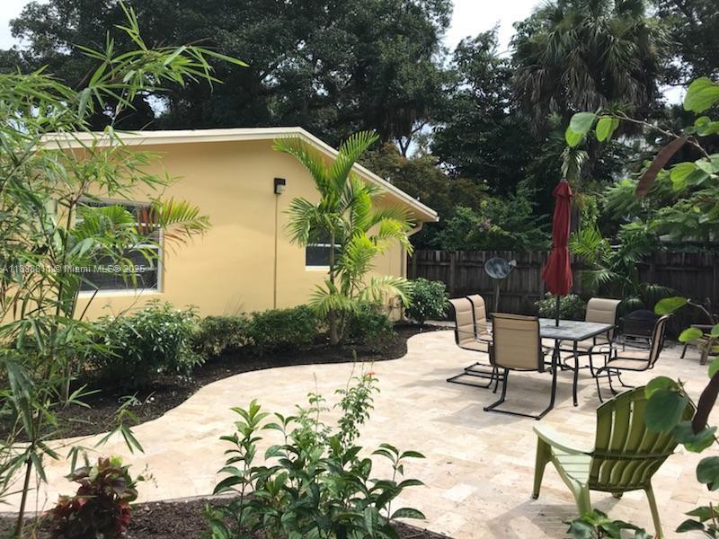 HEMINGWAY ON TEQUESTA CON - Residential Lease