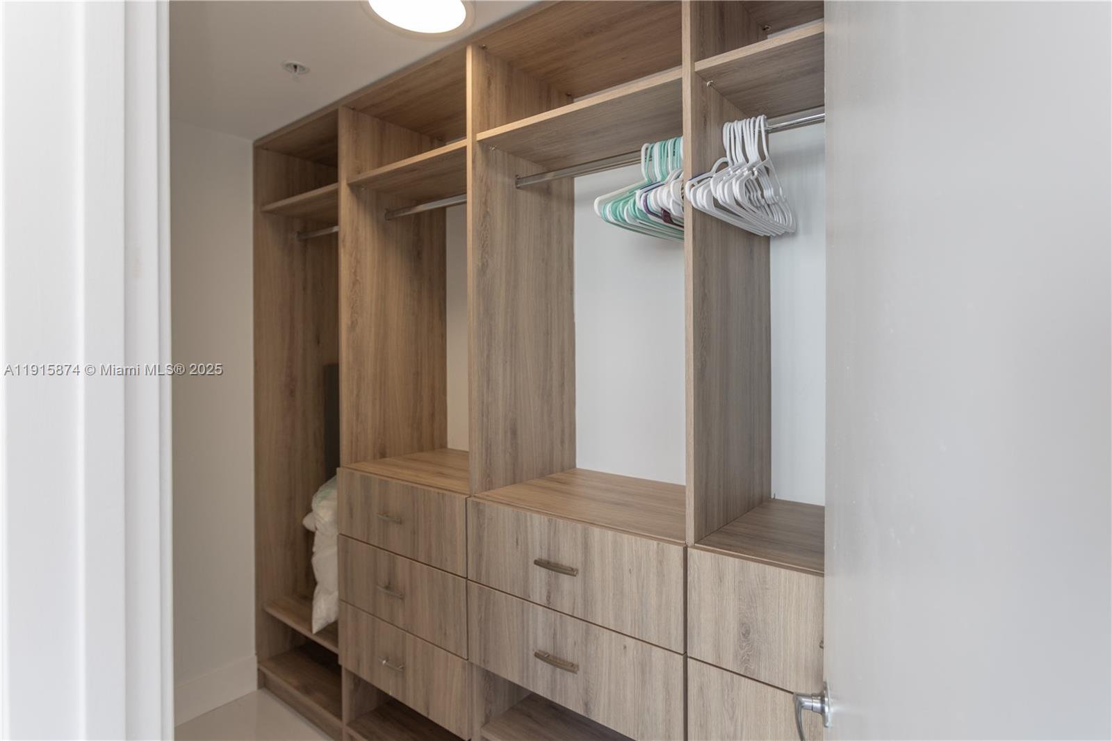 MARINA PALMS RESIDENCES S - Residential