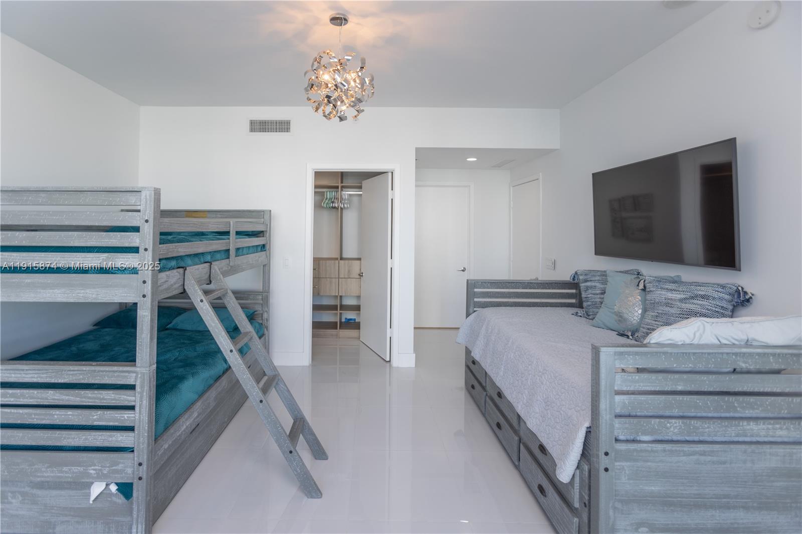 MARINA PALMS RESIDENCES S - Residential