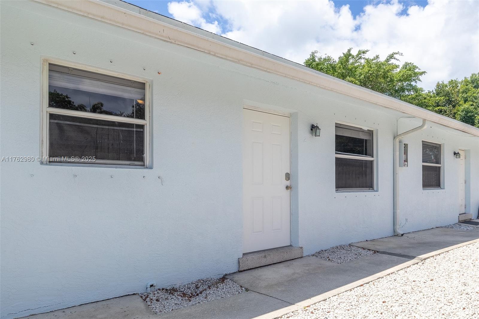 605 Sw 14th Ter 2, Fort Lauderdale, Broward County, Florida - 2 Bedrooms  
1 Bathrooms - 