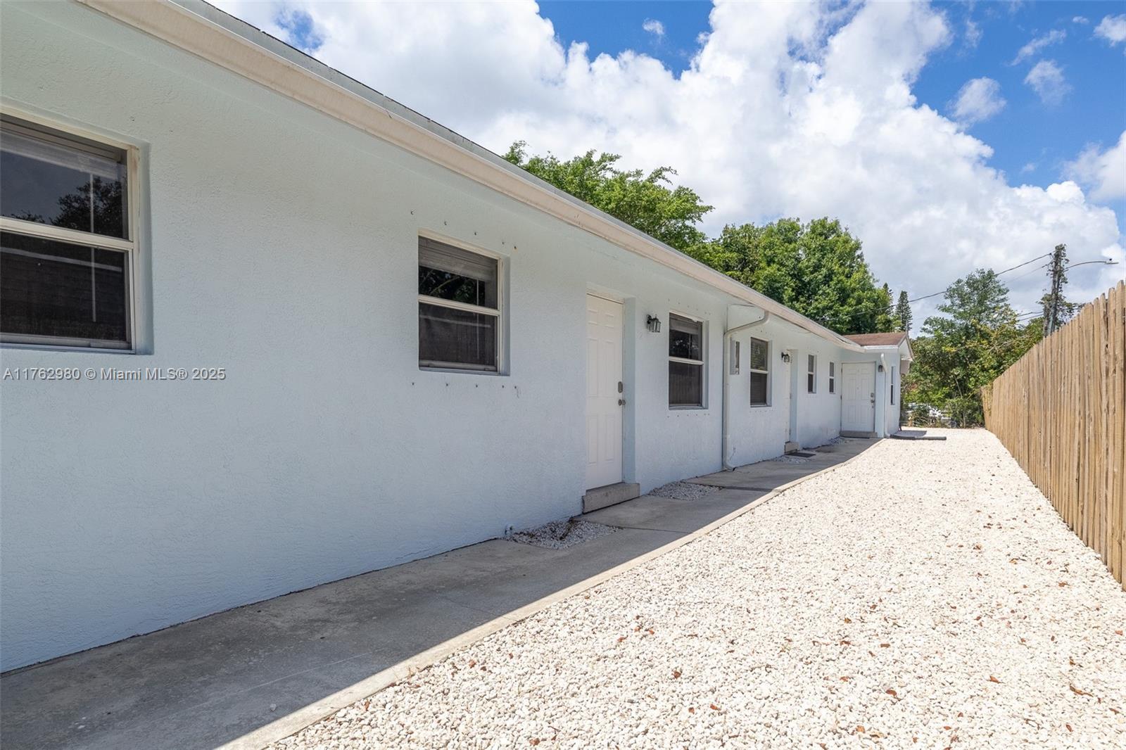 605 SW 14th Ter 2