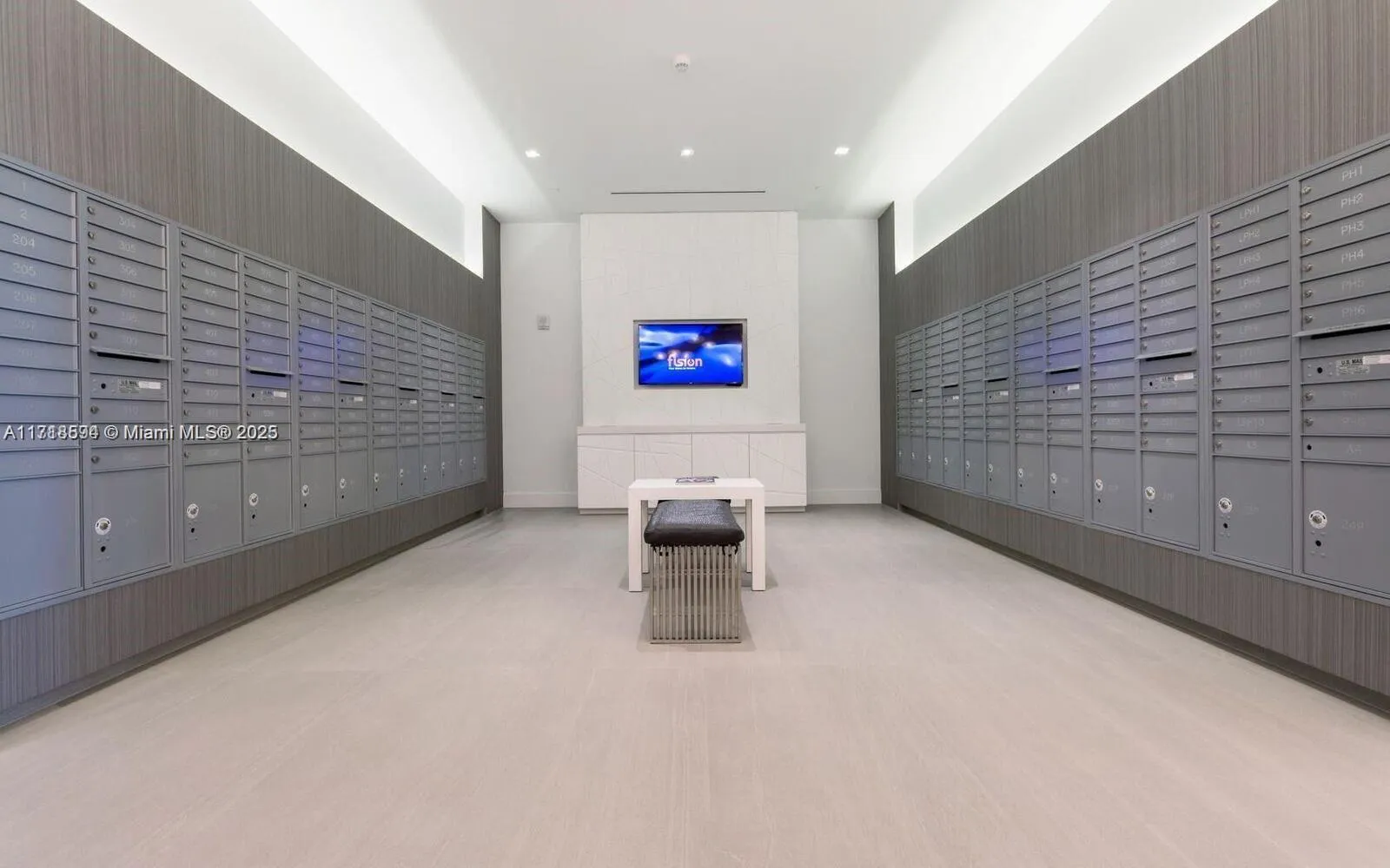 Miami, Florida 33160, United States, 2 Bedrooms Bedrooms, ,3 BathroomsBathrooms,Residential,Active,22024