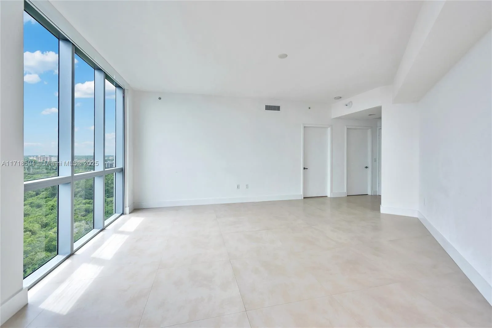 Miami, Florida 33160, United States, 2 Bedrooms Bedrooms, ,3 BathroomsBathrooms,Residential,Active,22024