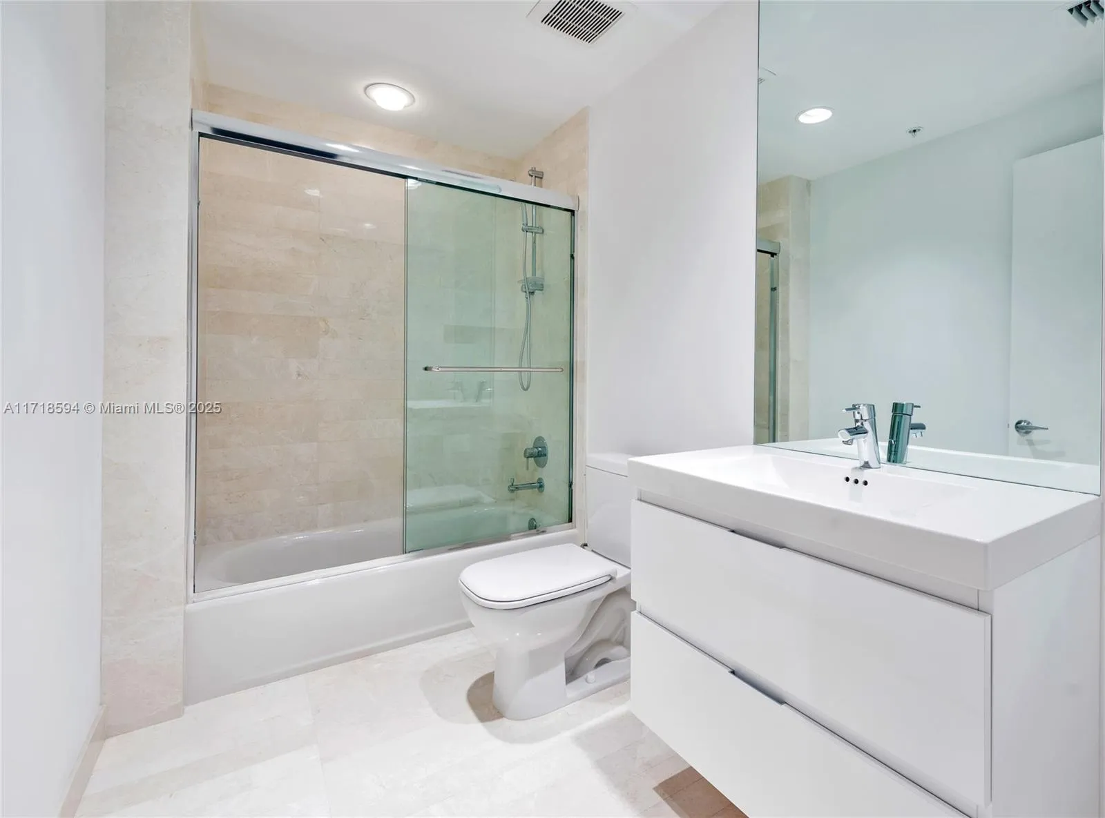 Miami, Florida 33160, United States, 2 Bedrooms Bedrooms, ,3 BathroomsBathrooms,Residential,Active,22024