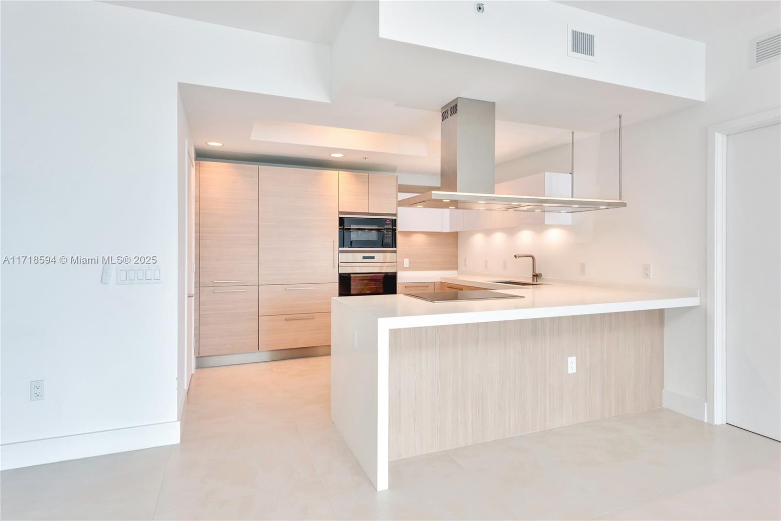 THE RESERVE MARINA PALMS - Residential