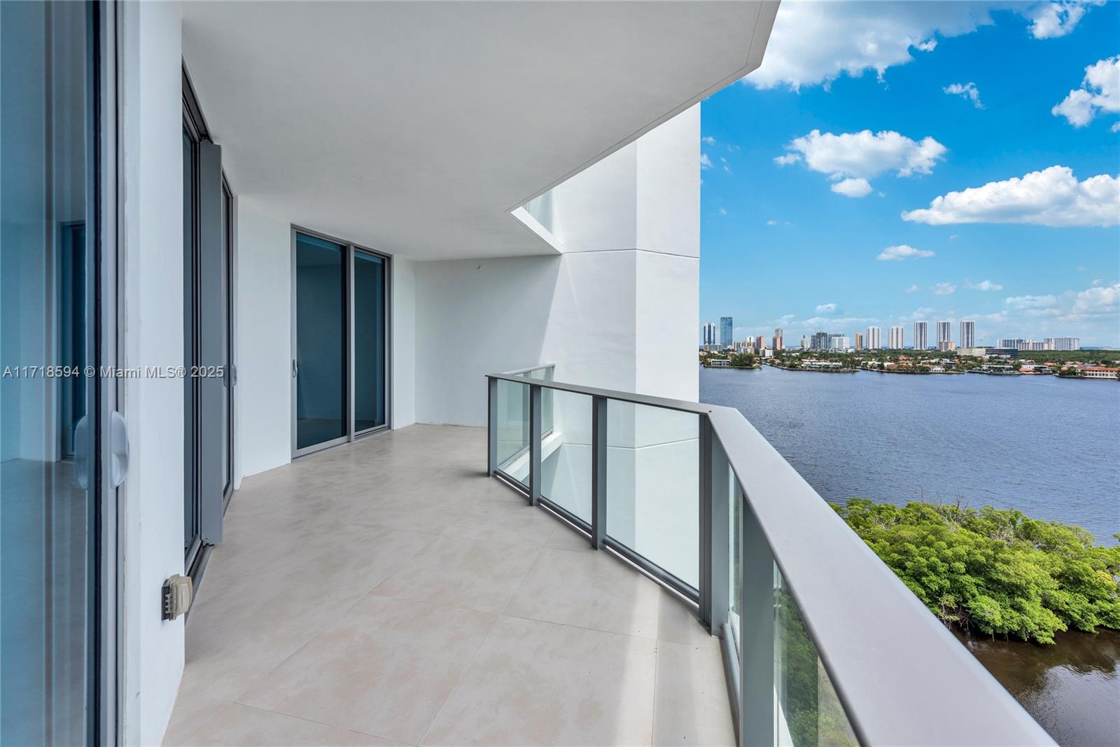 THE RESERVE MARINA PALMS - Residential