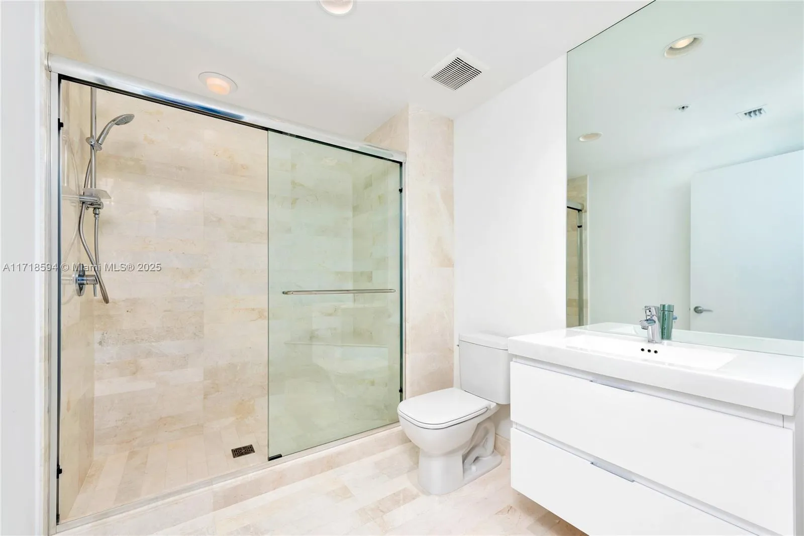 Miami, Florida 33160, United States, 2 Bedrooms Bedrooms, ,3 BathroomsBathrooms,Residential,Active,22024