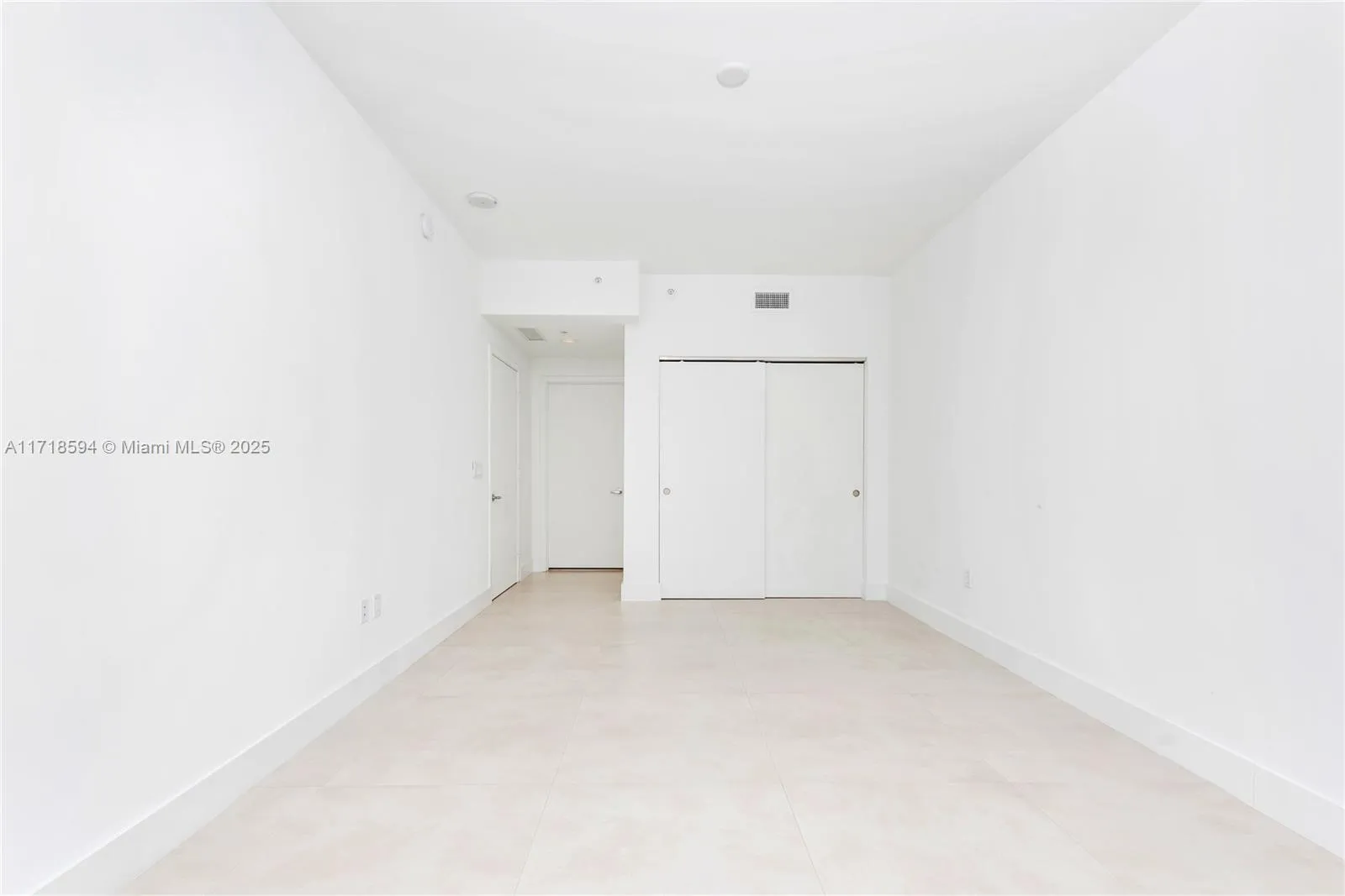 Miami, Florida 33160, United States, 2 Bedrooms Bedrooms, ,3 BathroomsBathrooms,Residential,Active,22024