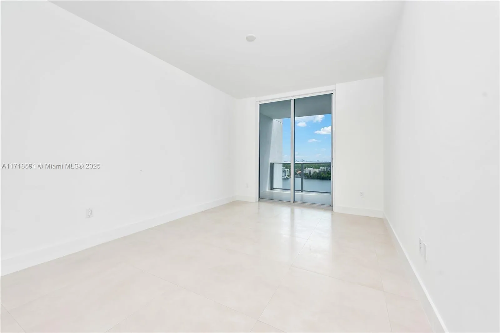 Miami, Florida 33160, United States, 2 Bedrooms Bedrooms, ,3 BathroomsBathrooms,Residential,Active,22024
