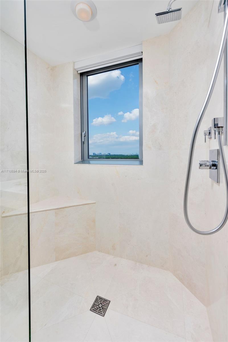 THE RESERVE MARINA PALMS - Residential