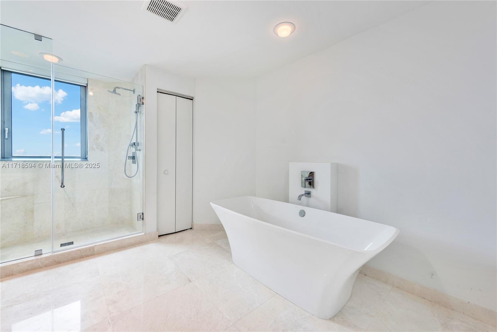 THE RESERVE MARINA PALMS - Residential