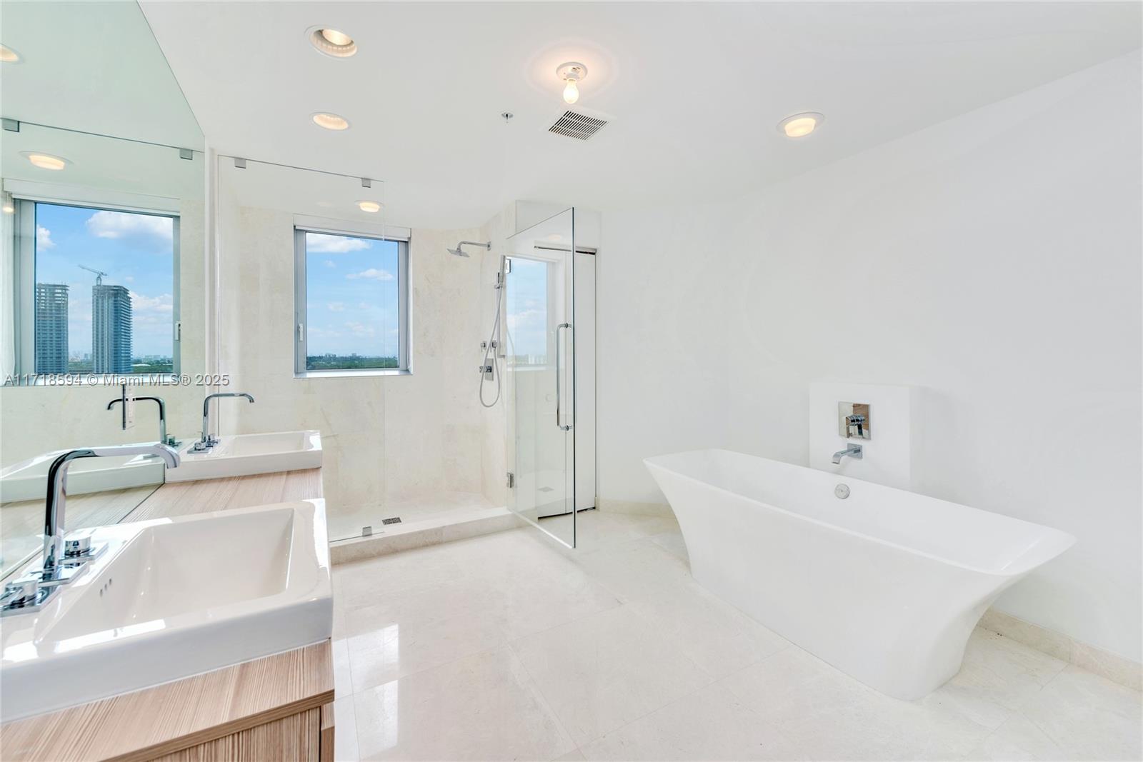 THE RESERVE MARINA PALMS - Residential