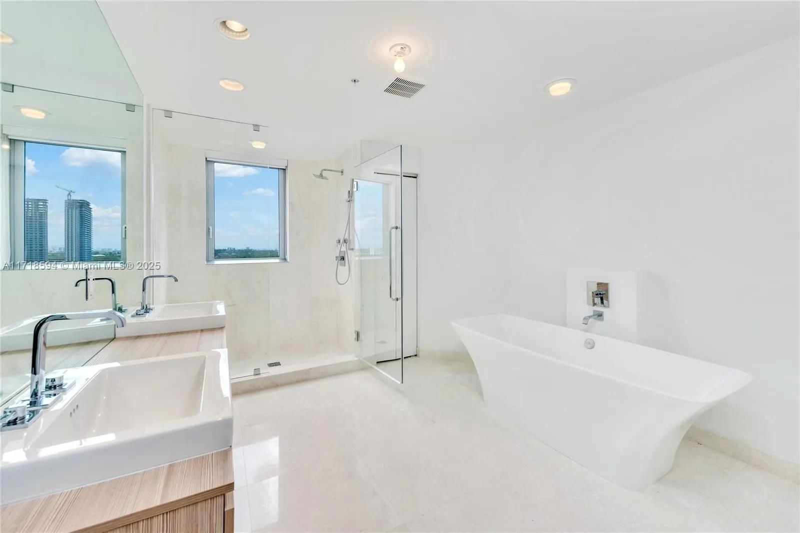 Miami, Florida 33160, United States, 2 Bedrooms Bedrooms, ,3 BathroomsBathrooms,Residential,Active,22024