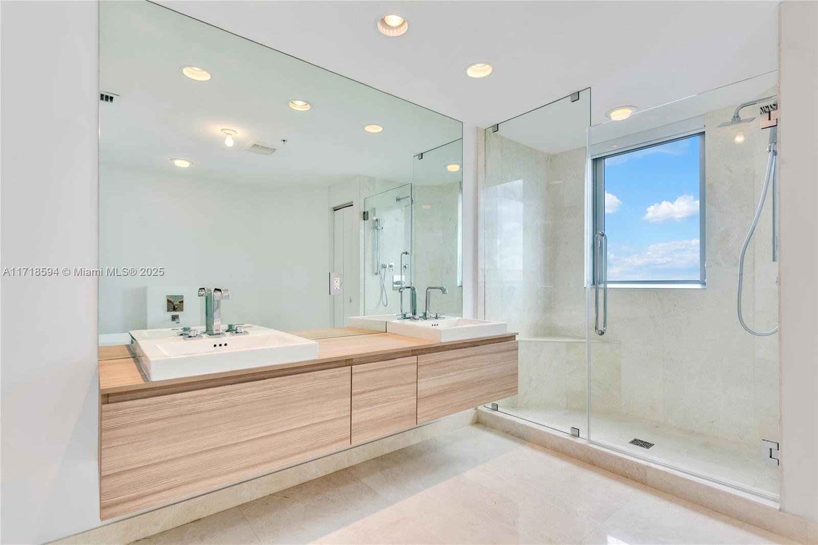 THE RESERVE MARINA PALMS - Residential