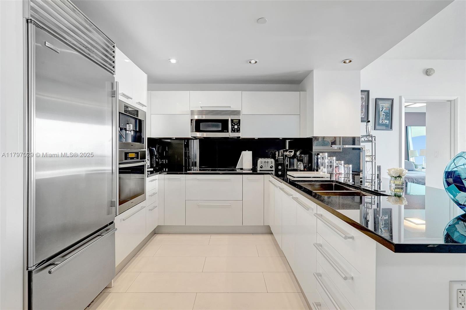 17121 Collins Ave 2307